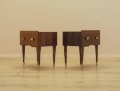 Deux tables de chevet, placage en acajou, Italie, années 1970
