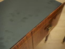 Deux tables de chevet, placage en acajou, Italie, années 1970