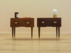 Deux tables de chevet, placage en acajou, Italie, années 1970