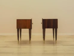 Deux tables de chevet, placage en acajou, Italie, années 1970