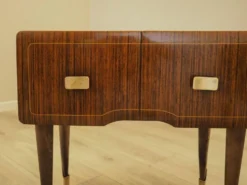 Deux tables de chevet, placage en acajou, Italie, années 1970