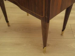 Deux tables de chevet, placage en acajou, Italie, années 1970