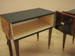 Deux tables de chevet, placage en acajou, Italie, années 1970