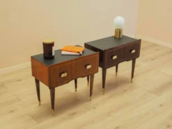 Deux tables de chevet, placage en acajou, Italie, années 1970