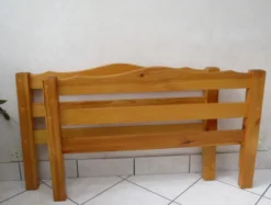 Deux têtes de lit en pin