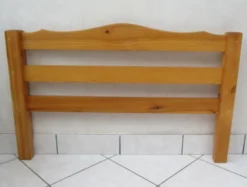 Deux têtes de lit en pin