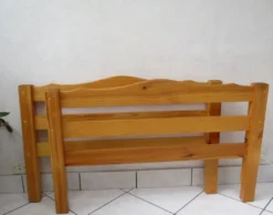 Deux têtes de lit en pin