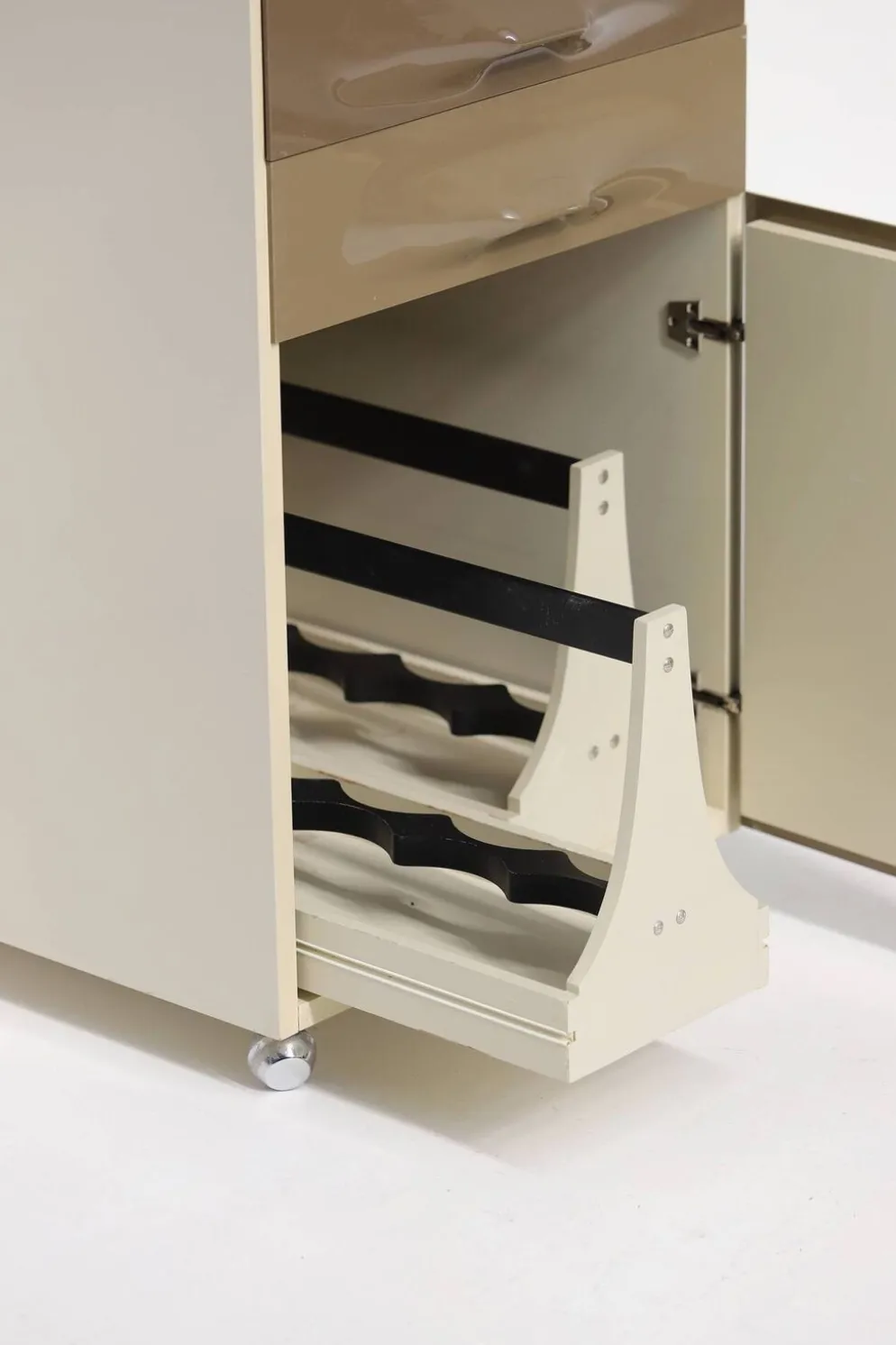 DF2000 trolley bar cabinet by Raymond Loewy for the Doubinsky Frères 1968