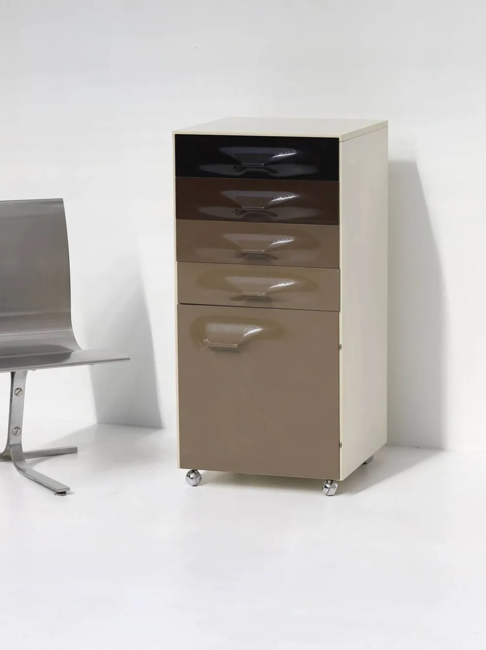 DF2000 trolley bar cabinet by Raymond Loewy for the Doubinsky Frères 1968