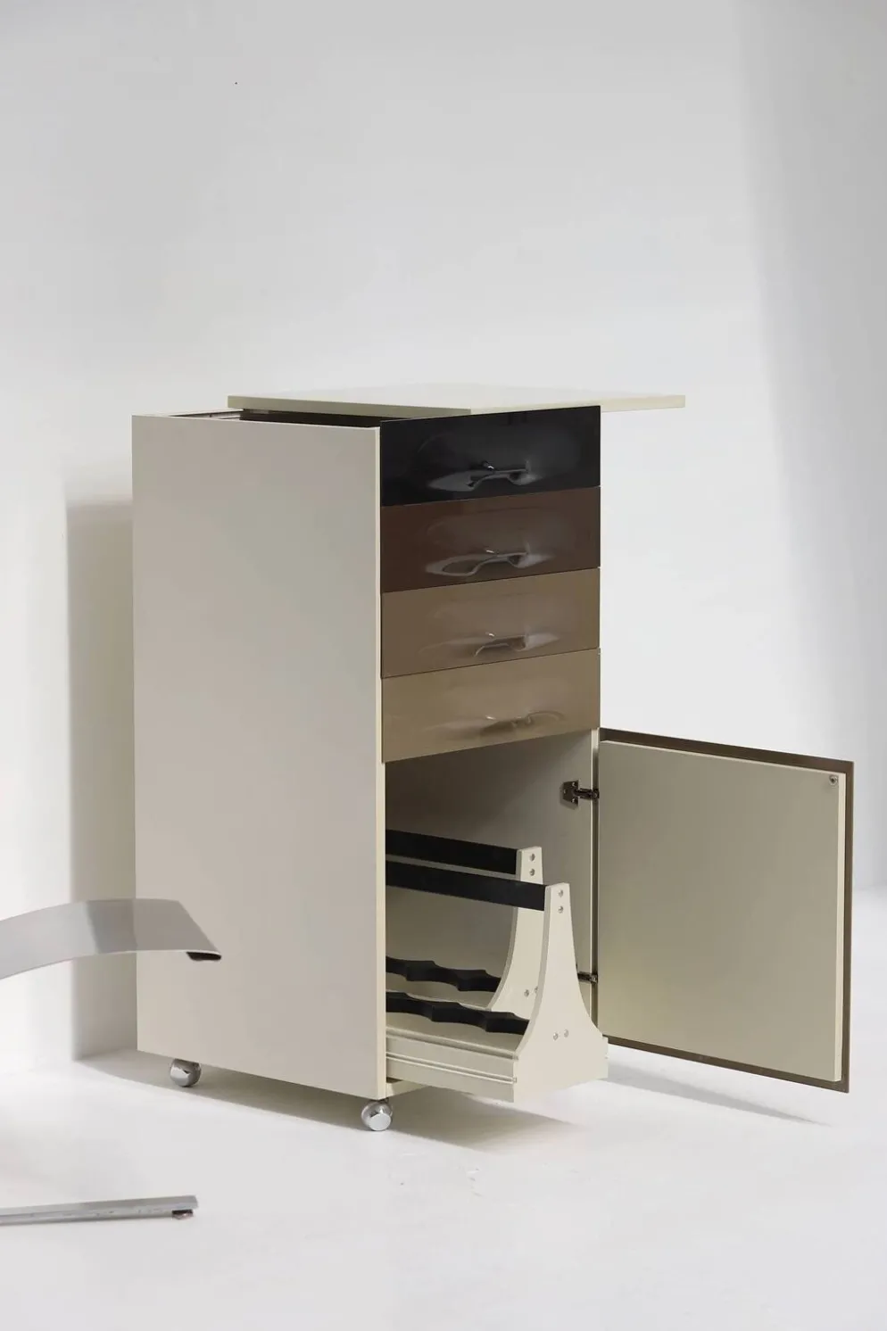 DF2000 trolley bar cabinet by Raymond Loewy for the Doubinsky Frères 1968
