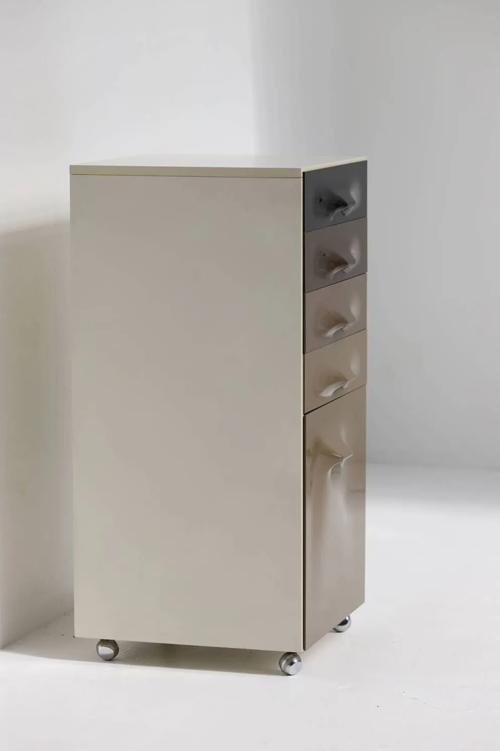 DF2000 trolley bar cabinet by Raymond Loewy for the Doubinsky Frères 1968