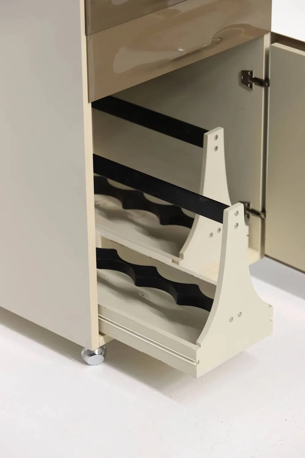 DF2000 trolley bar cabinet by Raymond Loewy for the Doubinsky Frères 1968