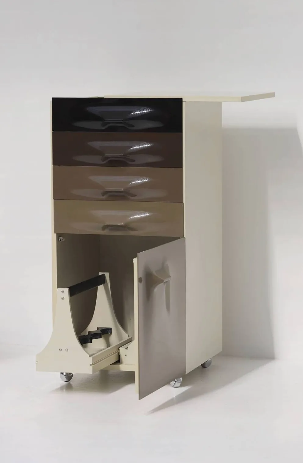 DF2000 trolley bar cabinet by Raymond Loewy for the Doubinsky Frères 1968