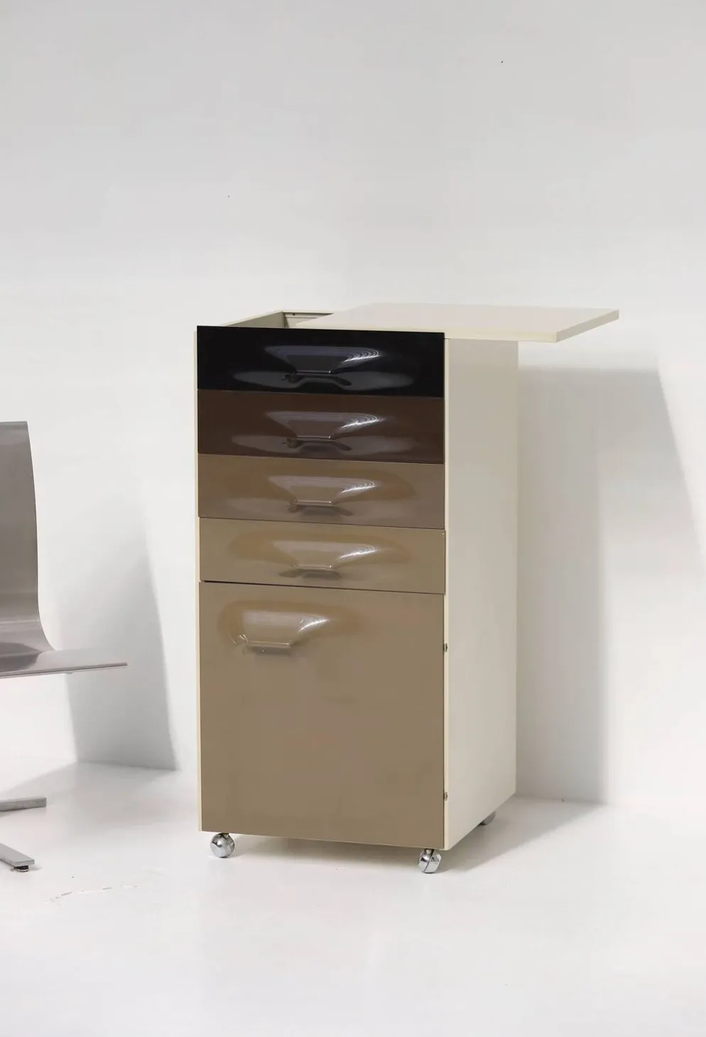 DF2000 trolley bar cabinet by Raymond Loewy for the Doubinsky Frères 1968