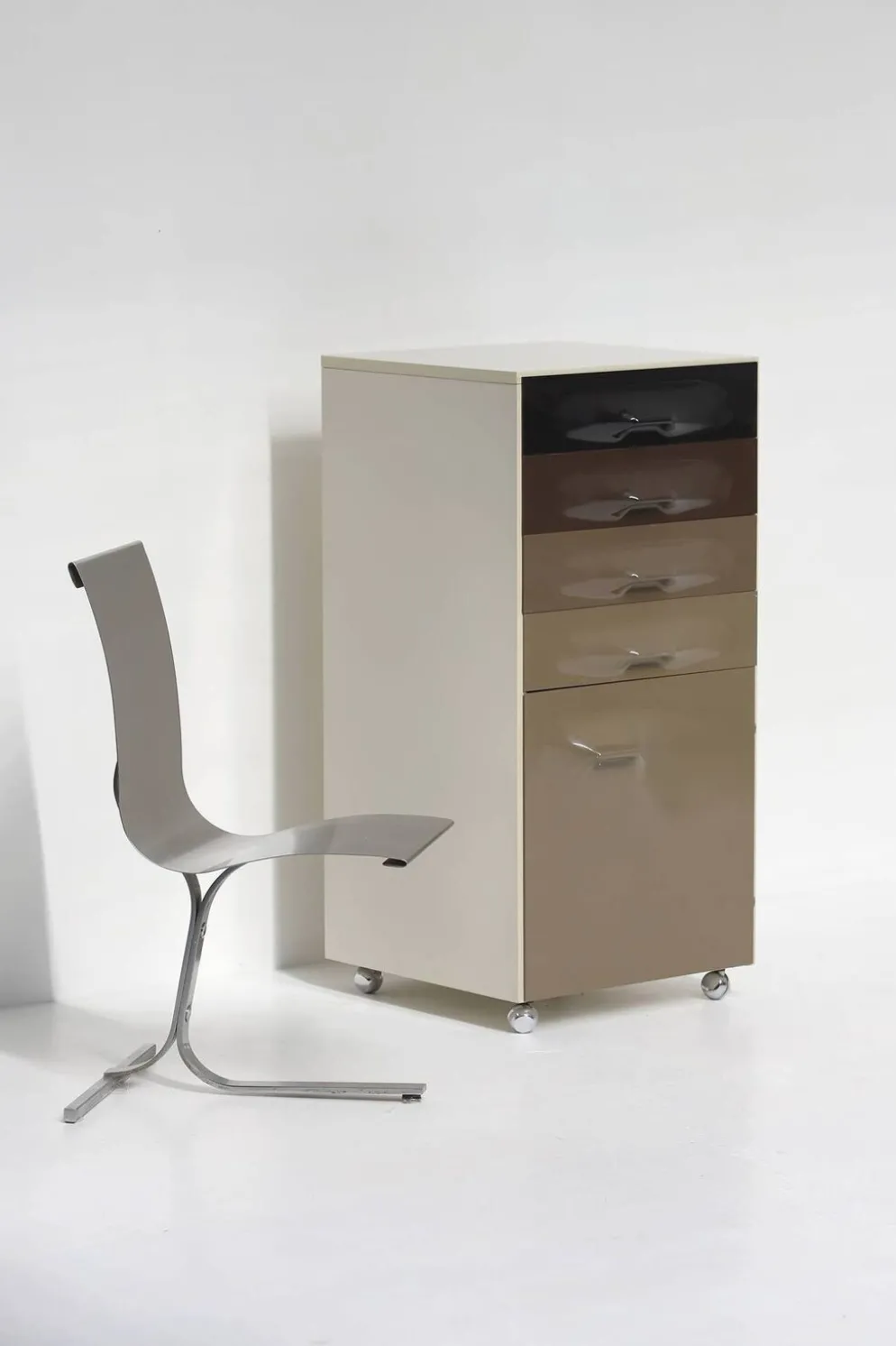 DF2000 trolley bar cabinet by Raymond Loewy for the Doubinsky Frères 1968