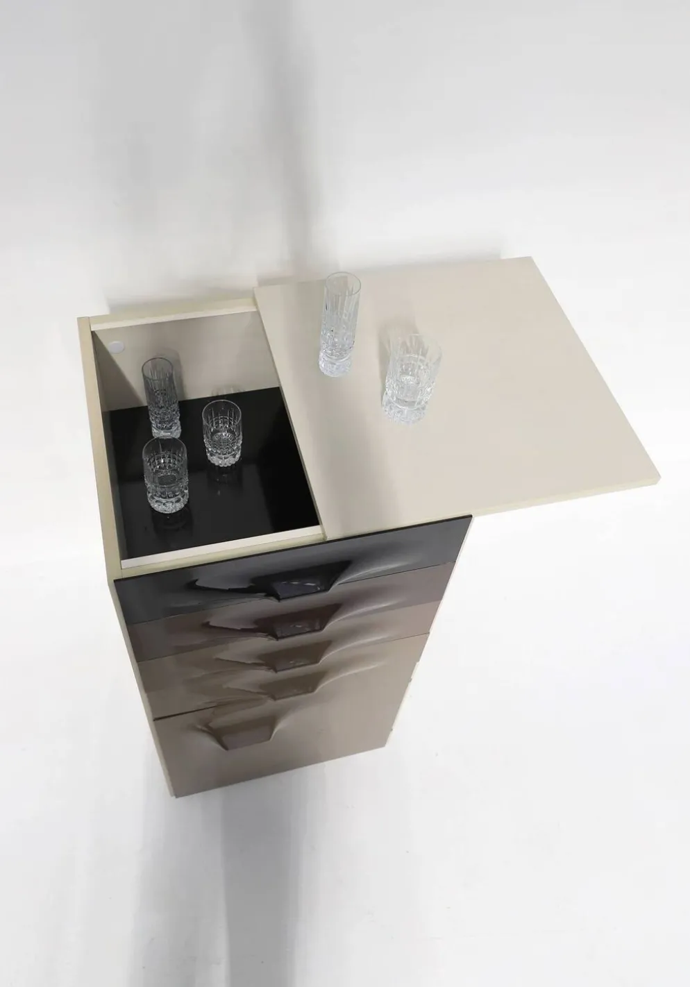 DF2000 trolley bar cabinet by Raymond Loewy for the Doubinsky Frères 1968