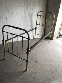 Divan vintage en laiton doré jaune, lit simple années 1960, France / République tchèque