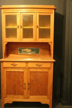 Double-corps vaisselier en pin verni tons soleil