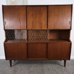 Double enfilade bar en teck par Poul M. Jessen pour PMJ Viby, Danemark, 1950.