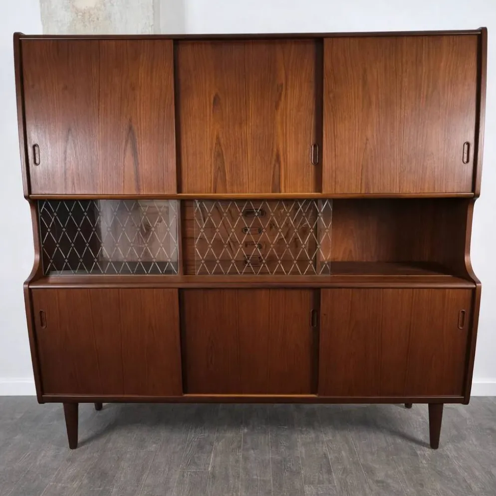 Double enfilade bar en teck par Poul M. Jessen pour PMJ Viby, Danemark, 1950.