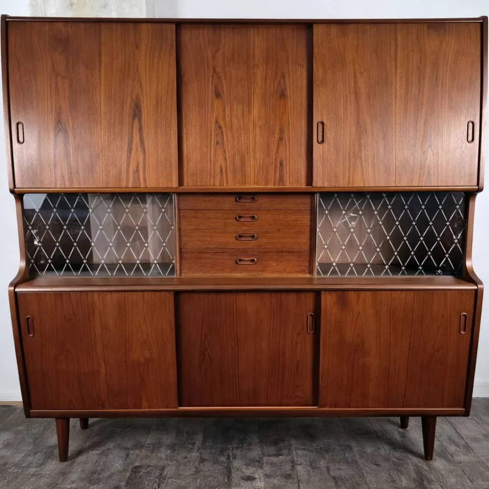 Double enfilade bar en teck par Poul M. Jessen pour PMJ Viby, Danemark, 1950.