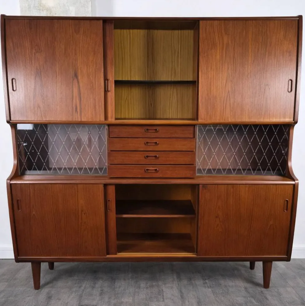 Double enfilade bar en teck par Poul M. Jessen pour PMJ Viby, Danemark, 1950.