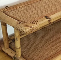 Double étagère vintage en rotin.