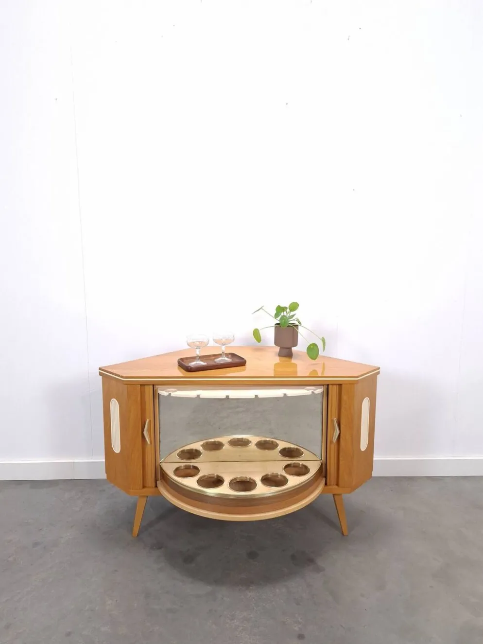 Draaibare hoek barkast met spiegel