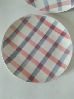 Duo assiettes dessert Moulin des Loups décor nappe rose grise