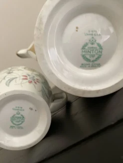 Duo cafetière et pot à lait en porcelaine anglaise Minton, modèle 