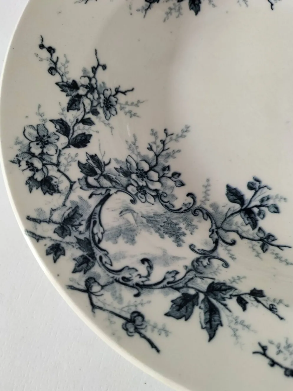 Duo d’assiettes creuses Hte Boulenger & Cie Choisy-le-Roi, circa 1885–1900.
