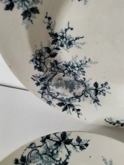 Duo d’assiettes creuses Hte Boulenger & Cie Choisy-le-Roi, circa 1885–1900.