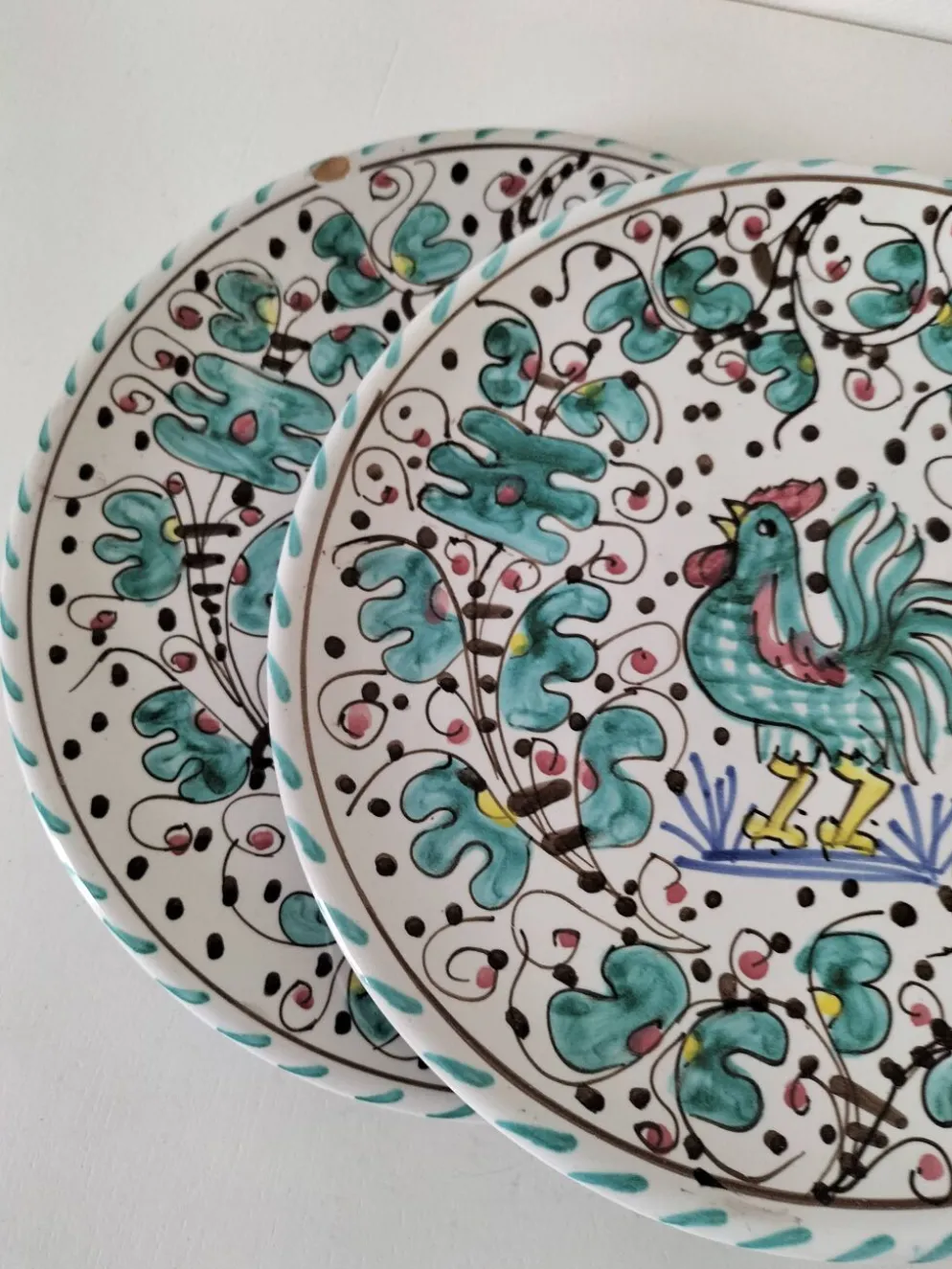 Duo d’assiettes Deruta Etrusca coq vert majolique italienne