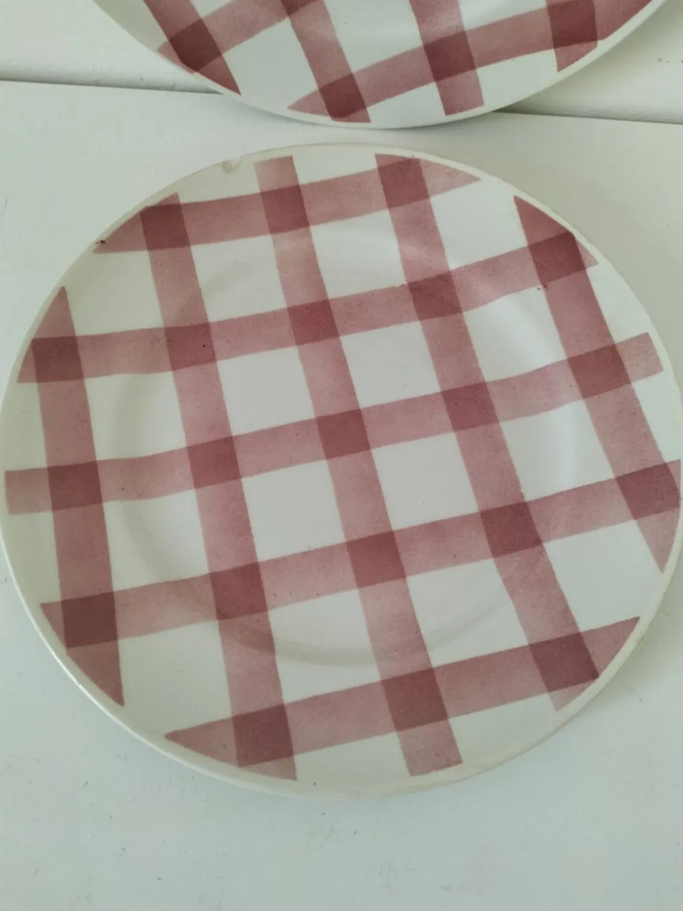 Duo d’assiettes à dessert Moulin des Loups modèle Nappe rose – années 1950