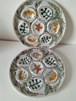 Duo d'assiettes à huîtres MBFA Pornic modèle Penerff, années 60-70