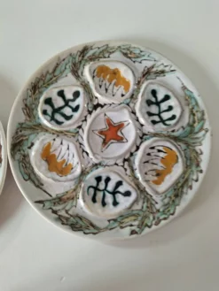 Duo d'assiettes à huîtres MBFA Pornic modèle Penerff, années 60-70