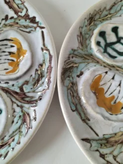 Duo d'assiettes à huîtres MBFA Pornic modèle Penerff, années 60-70