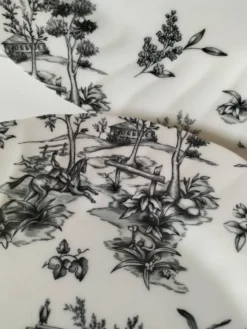 Duo d’assiettes noir et blanc façon toile de Jouy