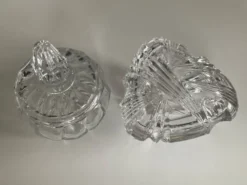 Duo de bonbonnières vintage en cristal et verre