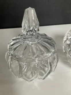 Duo de bonbonnières vintage en cristal et verre