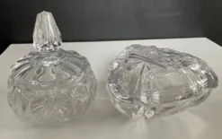 Duo de bonbonnières vintage en cristal et verre