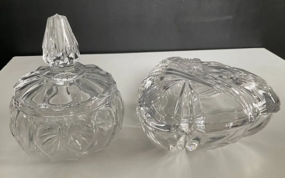 Duo de bonbonnières vintage en cristal et verre