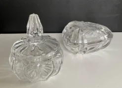 Duo de bonbonnières vintage en cristal et verre