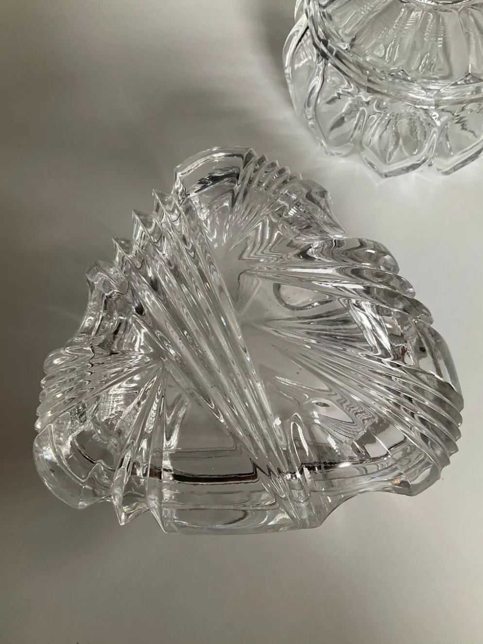 Duo de bonbonnières vintage en cristal et verre