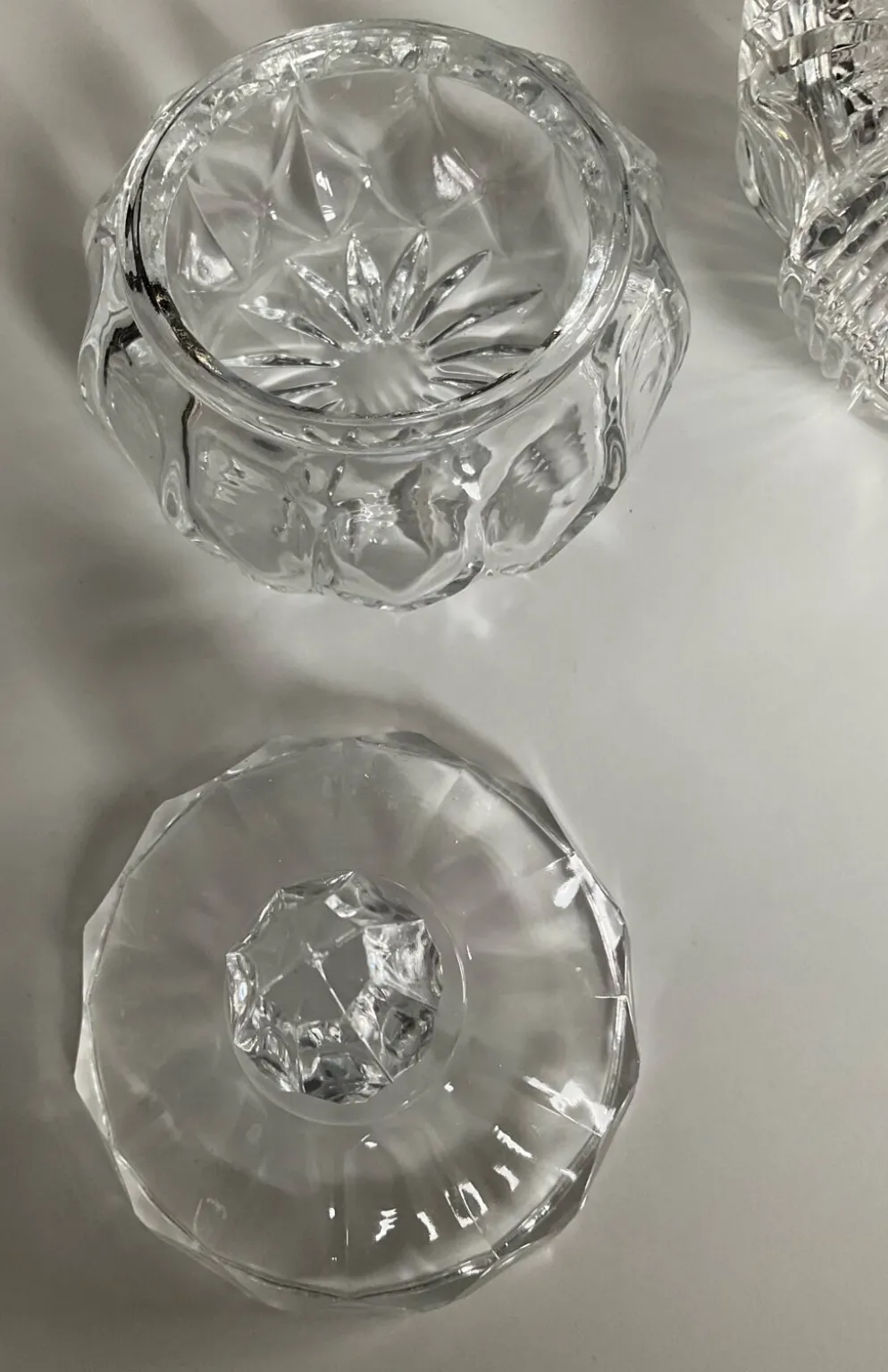Duo de bonbonnières vintage en cristal et verre