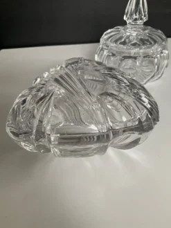 Duo de bonbonnières vintage en cristal et verre
