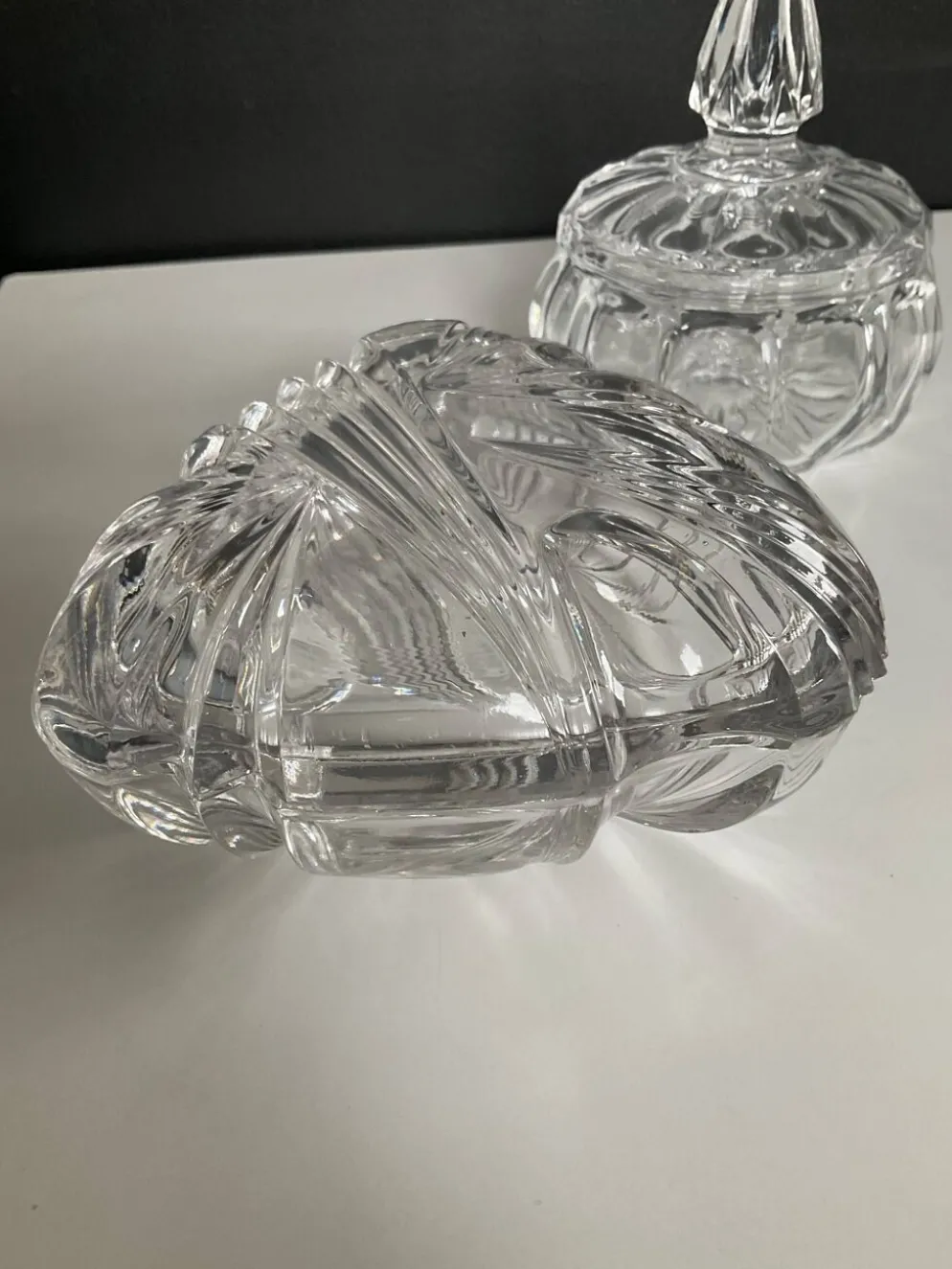 Duo de bonbonnières vintage en cristal et verre