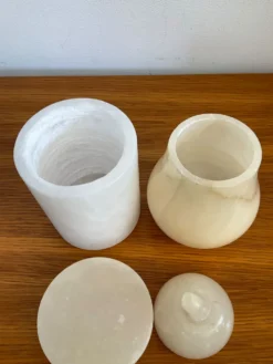 Duo de boîtes, bonbonnières vintage en albâtre
