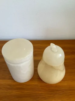Duo de boîtes, bonbonnières vintage en albâtre