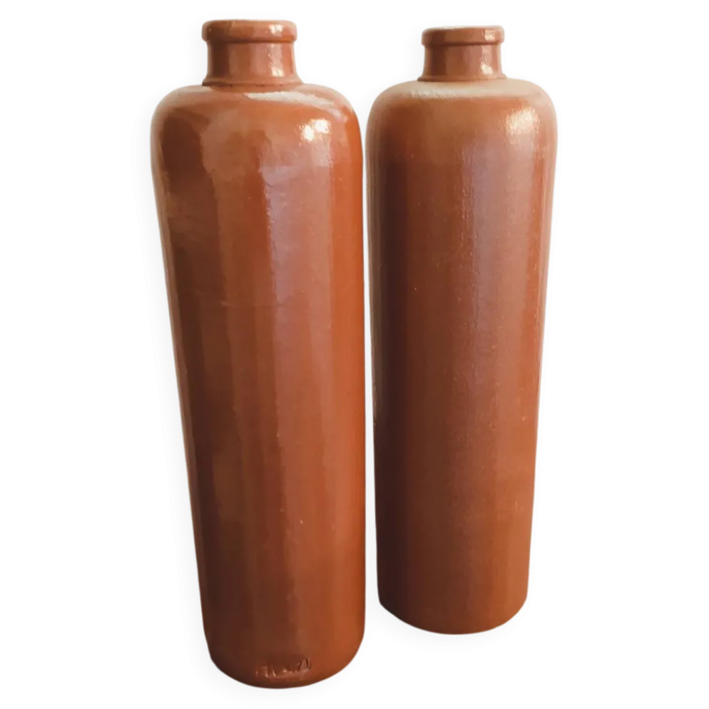 Duo de bouteilles anciennes en grès • Vases Soliflore